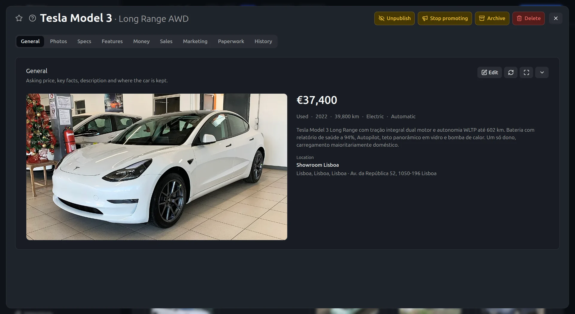 A car's record with its photo, asking price, year, mileage, fuel, gearbox, description and showroom location