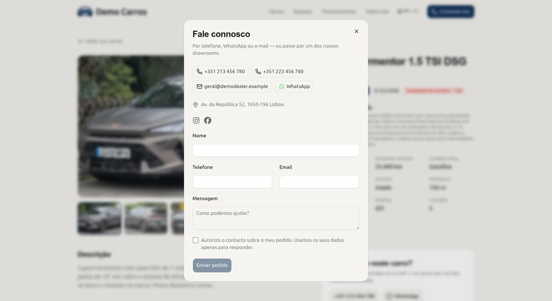 Kontaktdialog auf der Website eines Autohauses mit Telefonnummern, E-Mail, WhatsApp, der Adresse und einem Anfrageformular